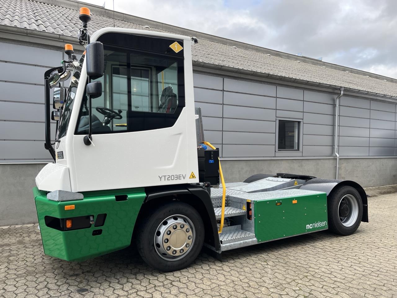 Terberg YT203-EV 4x2  2